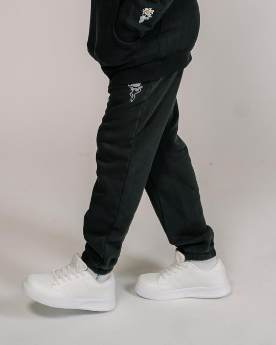 Model wearing black scrunch joggers#color_black